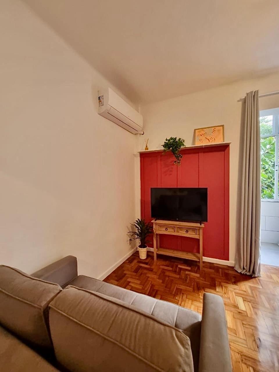 Apartamento Loft Espacoso A 300m Da *